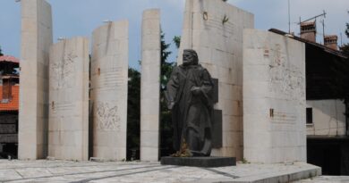 Паметник на Паисий Хилендарски в град Банско – община Банско, област Благоевград