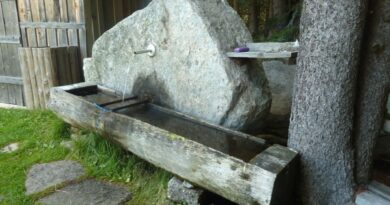 Чешма край параклис „Св. Неделя“ над село Момчиловци