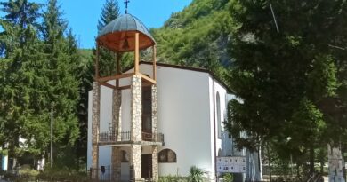 Храм „Св. Николай Мирликийски“ в град Лъки – община Лъки, област Пловдив – Асеновградска духовна околия, Пловдивска епархия