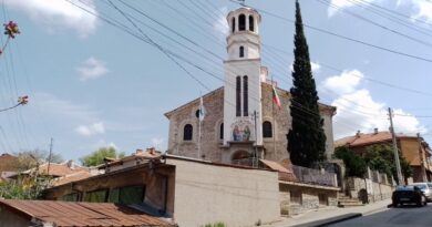 Описание на храм „Св. Троица“ в Асеновград