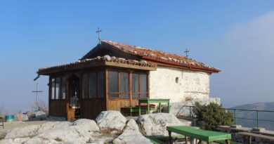 Параклис „Св. Димитър“ (Бакуриановия) над Асеновград, община Асеновград, област Пловдив – Асеновградска духовна околия, Пловдивска епархия