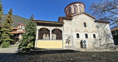 Храм „Св. Никола“ в южния двор на Бачковския манастир
