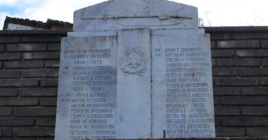 Войнишки паметник в село Лилково – община Родопи, област Пловдив (галерия)