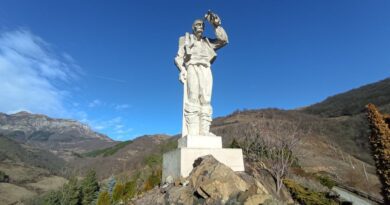 Паметник „Дядо Йоцо гледа“ край село Очиндол – община Мездра, област Враца