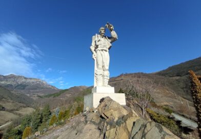 Паметник „Дядо Йоцо гледа“ край село Очиндол – община Мездра, област Враца