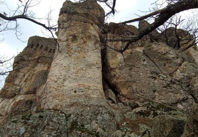 Трапецовидни ниши край река Сюлюклюк дере – рид Стръмни рид, Източни Родопи