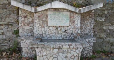 Чешма в центъра на село Жълт камък – община Асеновград, област Пловдив