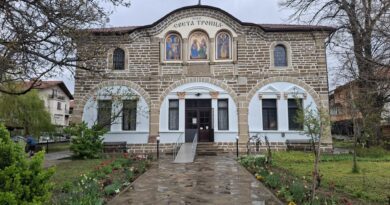 Храм „Св. Троица“ в град Севлиево, община Севлиево, област Габрово – Севлиевска духовна околия, Великотърновска епархия