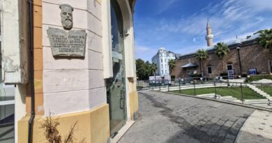 Барелеф на свещеник Никола Белчов в центъра на град Пловдив